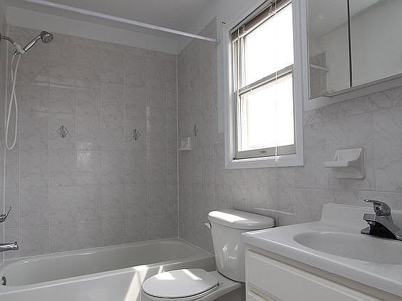 5th image of 809 Central Ave APT 2