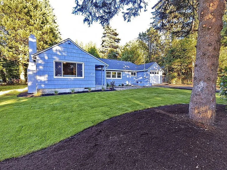 10044 SW 35th Ave — Photo 2