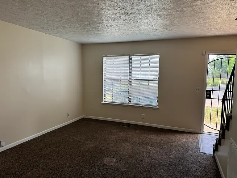 1308 Ewing Creek Dr — Photo 8