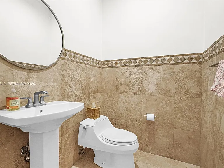 2143 N Bay Rd — Photo 40