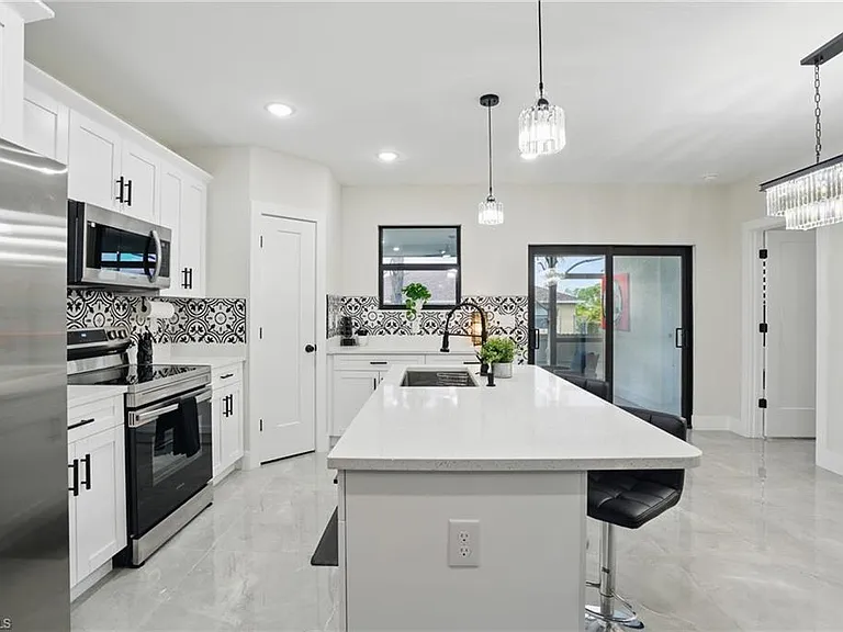 1011 & 1013 Abrams Blvd — Photo 10