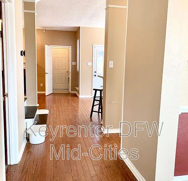 8702 Saddlehorn Dr — Photo 4