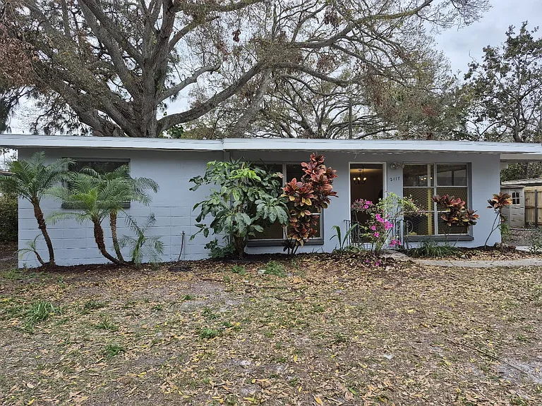 2117 Barcelona Dr — Photo 1