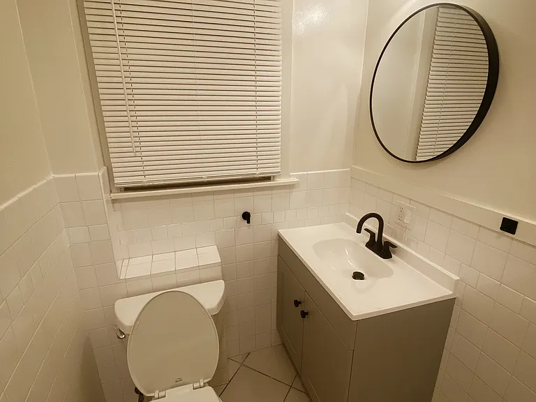 315 E 15th St #315 — Photo 4
