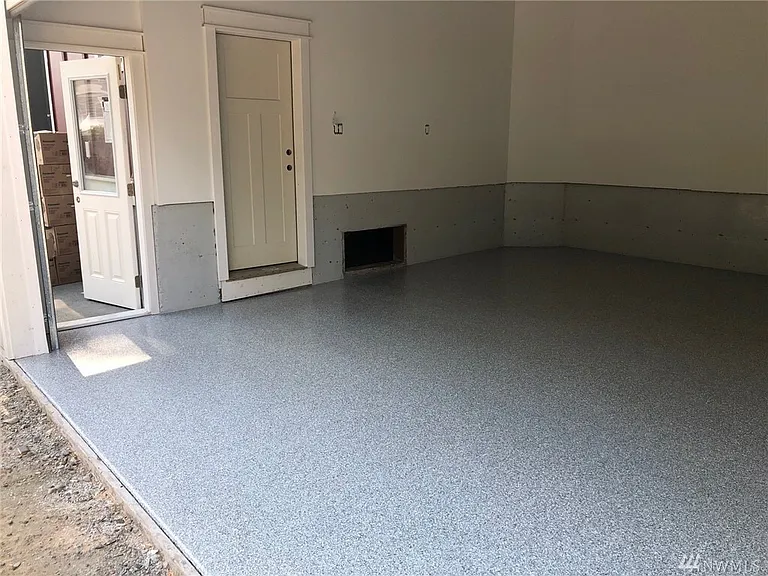 234 E 2nd St — Photo 16