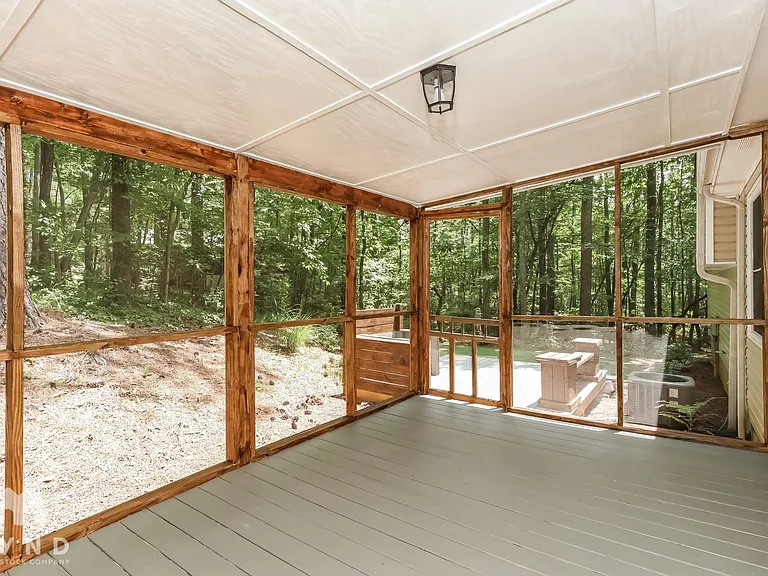 1359 Lakeview Pkwy — Photo 8
