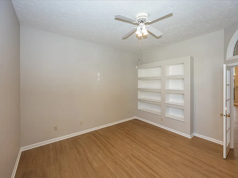 11179 Avery Row — Photo 4