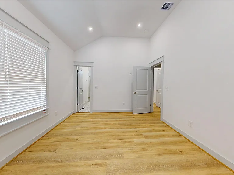 4305 Rogers St — Photo 34