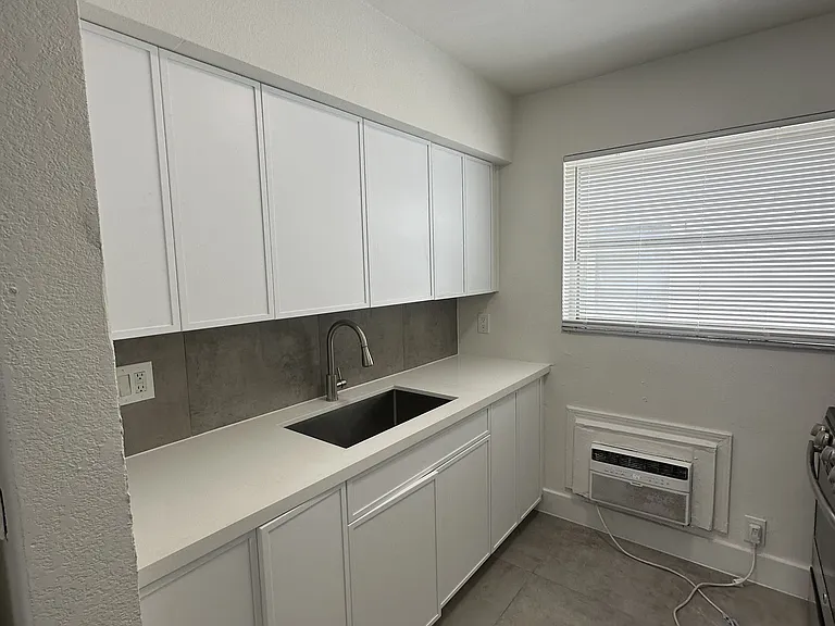 1225 Normandy Dr #8 — Photo 6