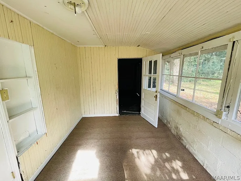 39 S Lewis St — Photo 10