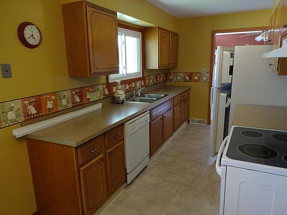 3rd image of 1437 Central Ave N