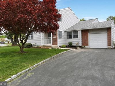 109 Lake Dr, Downingtown, PA, 19335