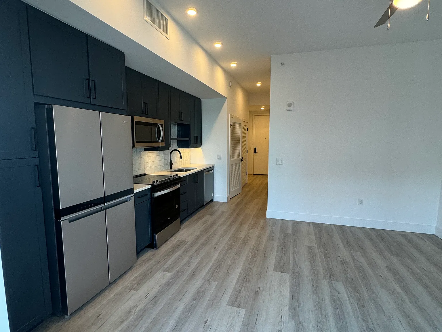 1 bed, 580 sqft, $2,045 — Photo 2