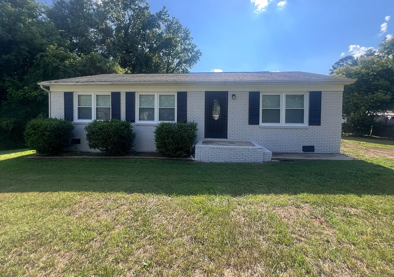 **Price reduced with Move-in Special of $250 OFF the first full months rent** — Photo 2