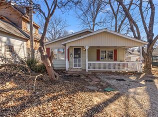 805 Rhodes Ave, Grandview, MO 64030