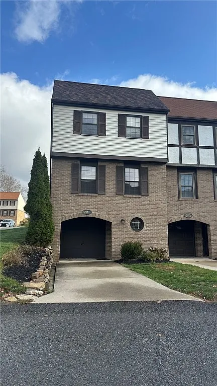 201 Kendall Ln photo 1