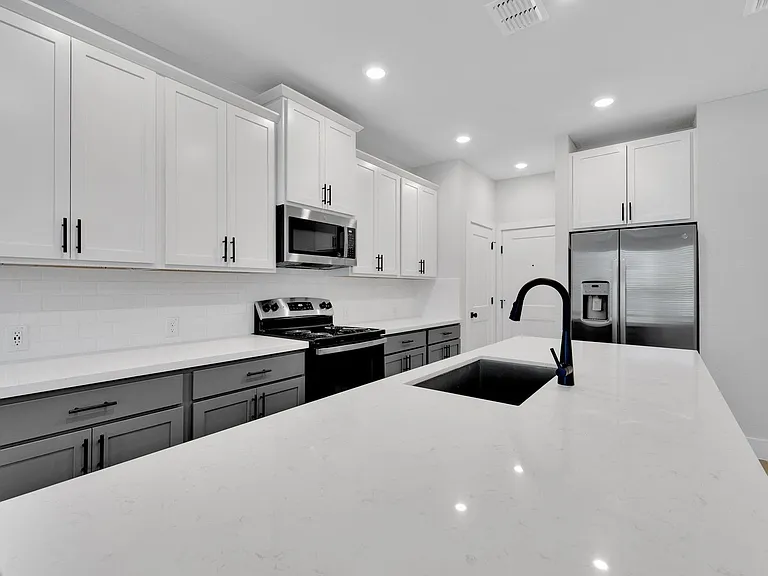 13615 Giovannis Gdn — Photo 12