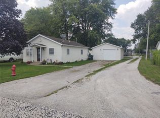 127 S Al Best Dr, Lovington, IL 61937