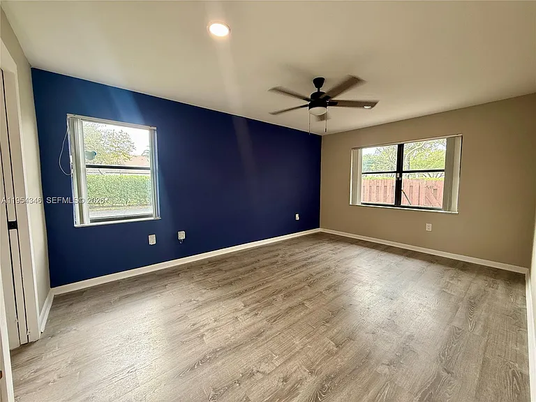 2550 N Nob Hill Rd — Photo 8