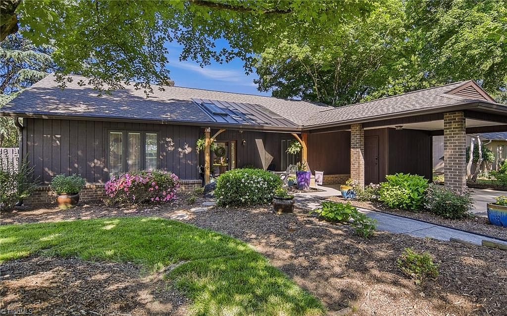 210 Spyglass Dr
