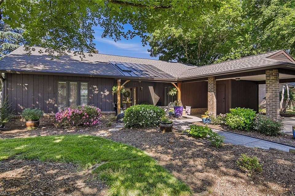 1st image of 210 Spyglass Dr