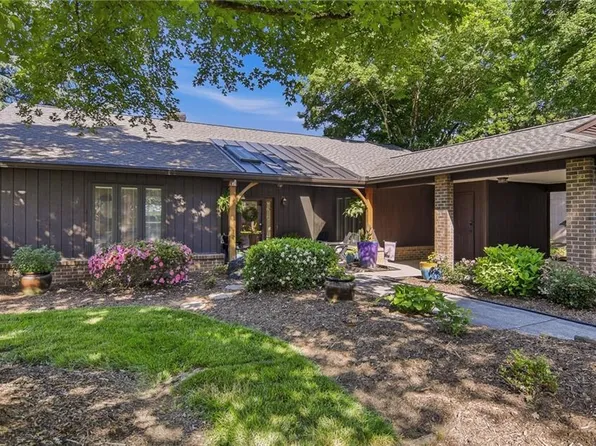 210 Spyglass Dr, Bermuda Run, NC 27006