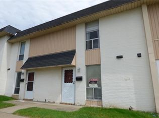504 College Park Dr, Coraopolis, PA