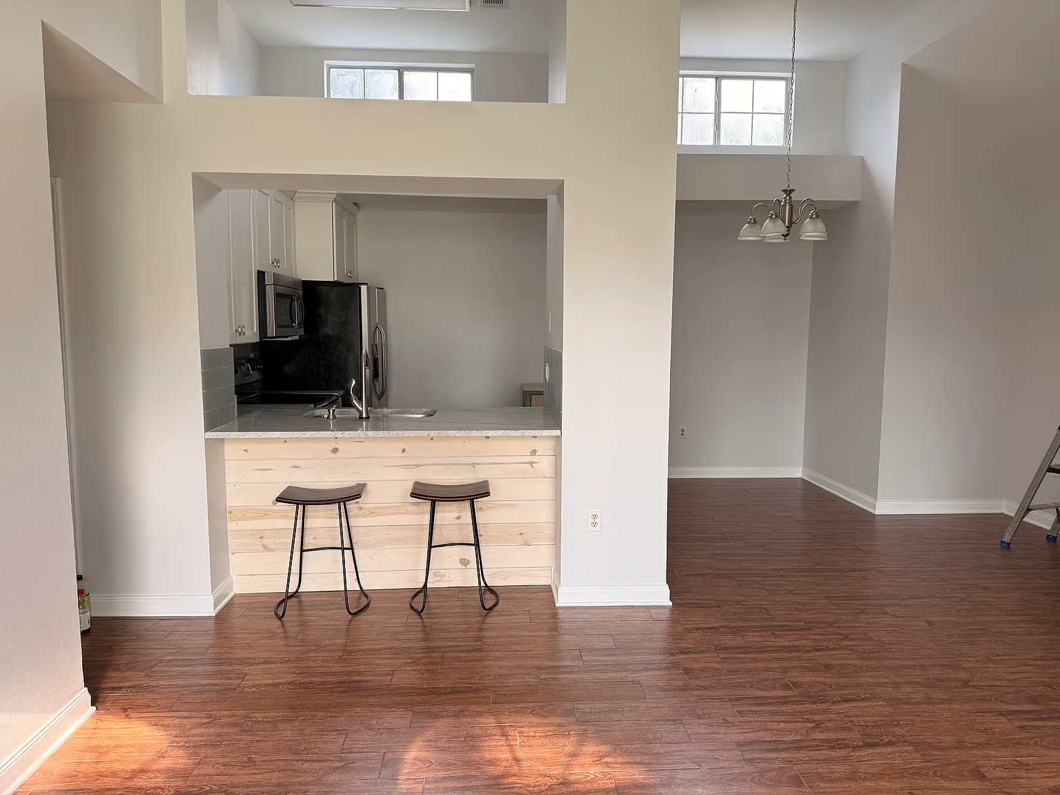 3 bed, 1033 sqft, $2,100 — Photo 3