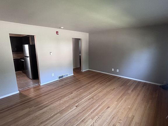 3rd image of 291-301 Riverside Dr #3