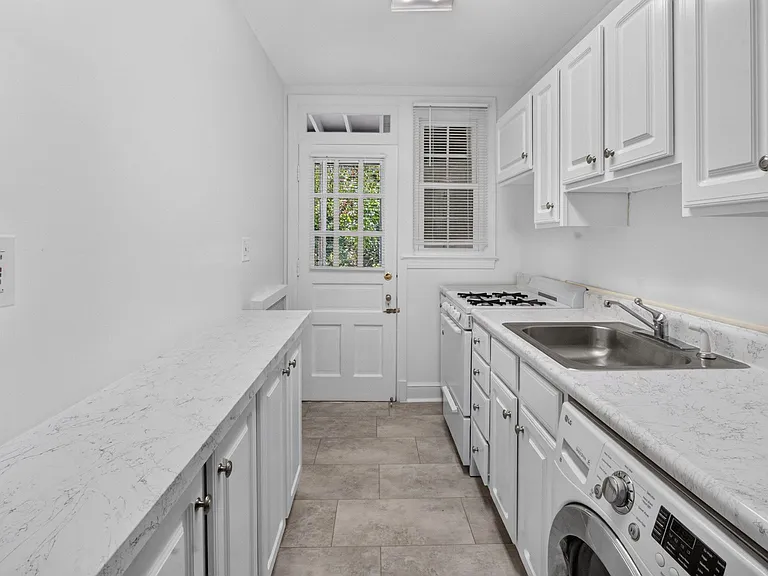 3930 W St NW #4 — Photo 8