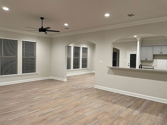 2nd image of 425 Rue Evangeline