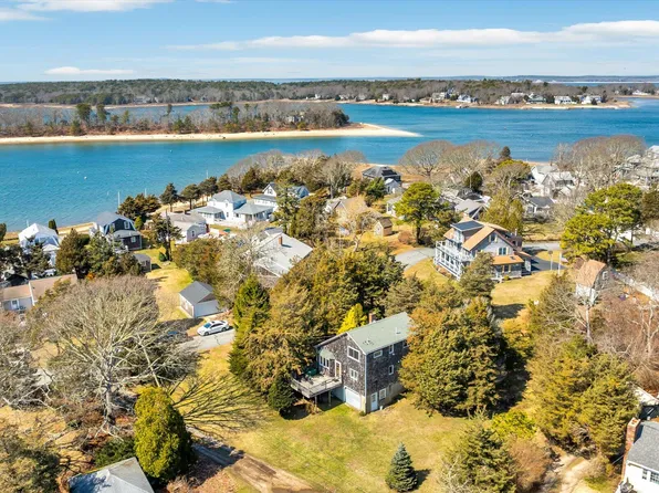 29 Hope Avenue, Pocasset, MA 02559