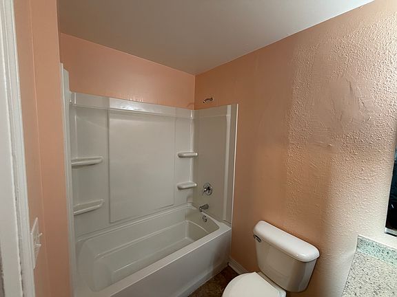 4th image of 1302 Quincy Ave APT 2