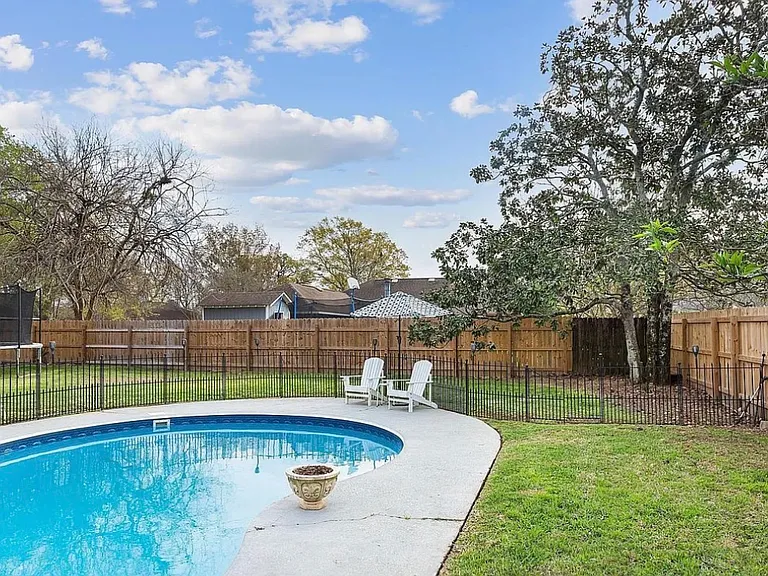 5525 Ardmore Dr — Photo 6