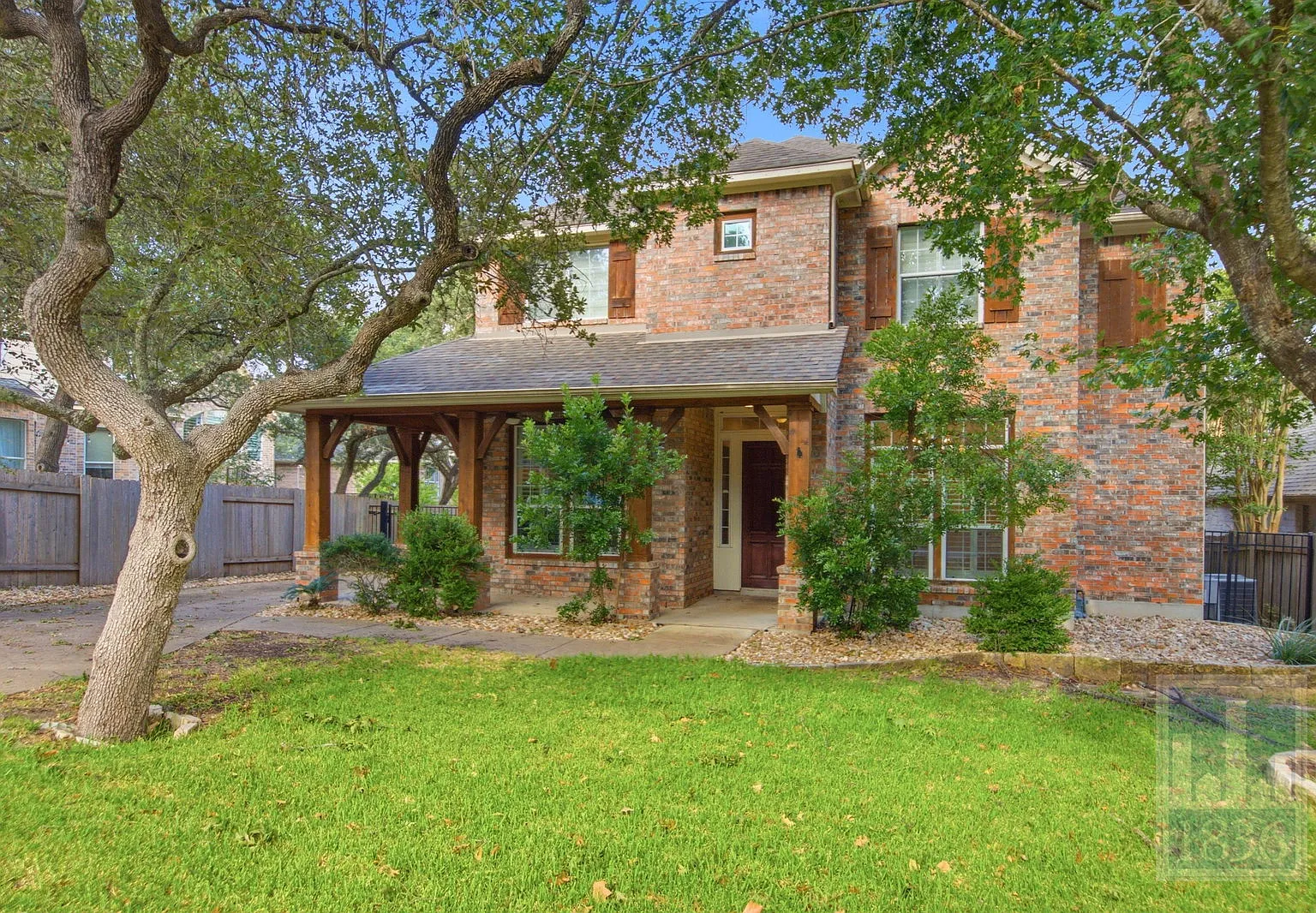 4 bed, 2.5 bath, 2799 sqft, $4,100 — Photo 2