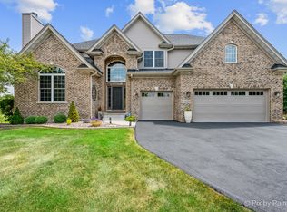 5226 Greenshire Cir, Lake In The Hills, IL 60156