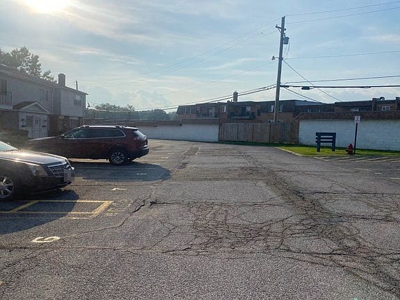 4th image of 4668 Country Ln Unit 5