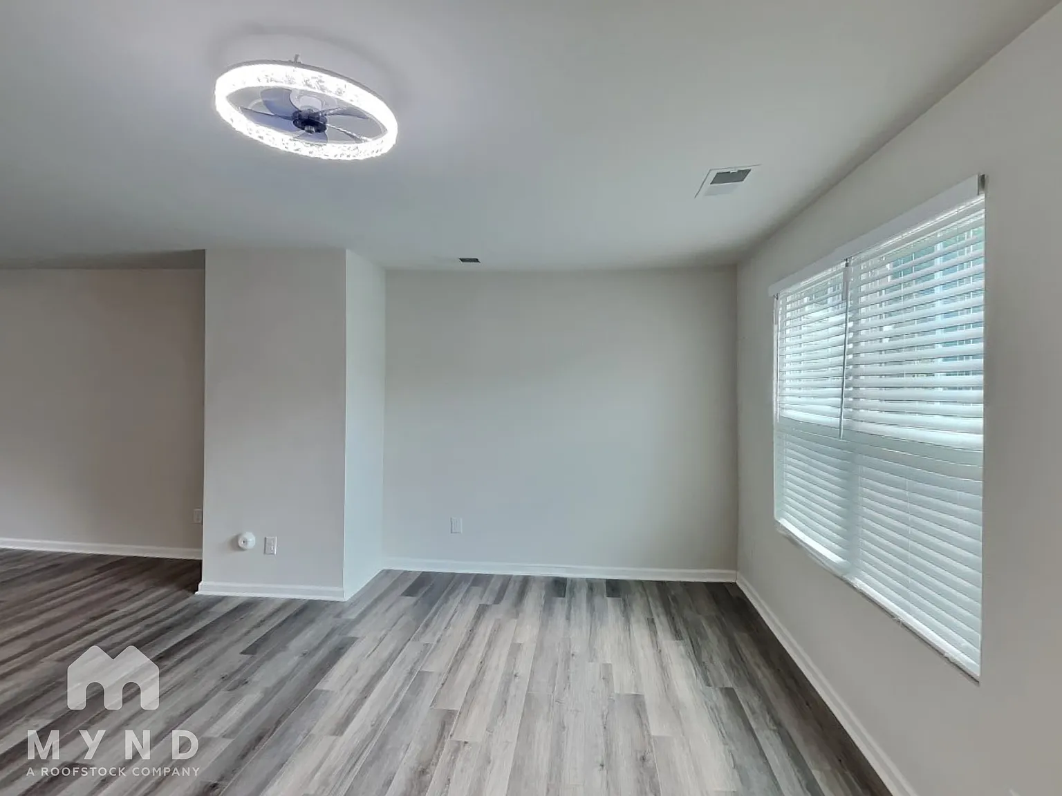 4 bed, 2.5 bath, 2203 sqft, $2,345 — Photo 4