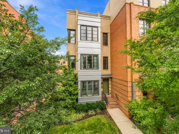 2017 Richmond Hwy, Alexandria, VA 22301