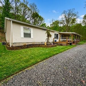 416 Crooks School Rd, Clinton, PA, 15026
