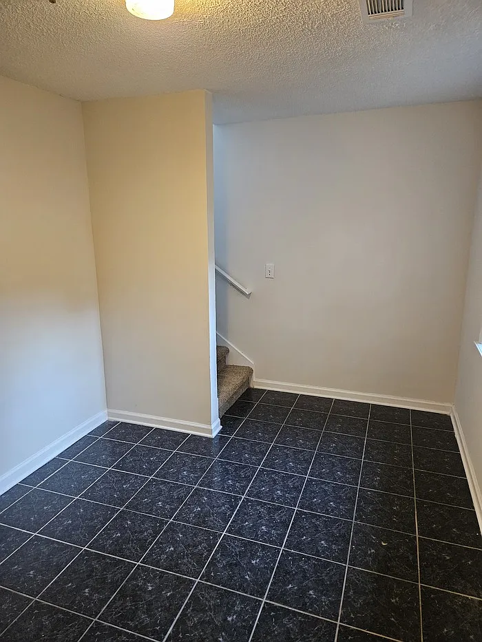 3 bed, 2.5 bath, $1,500 — Photo 3