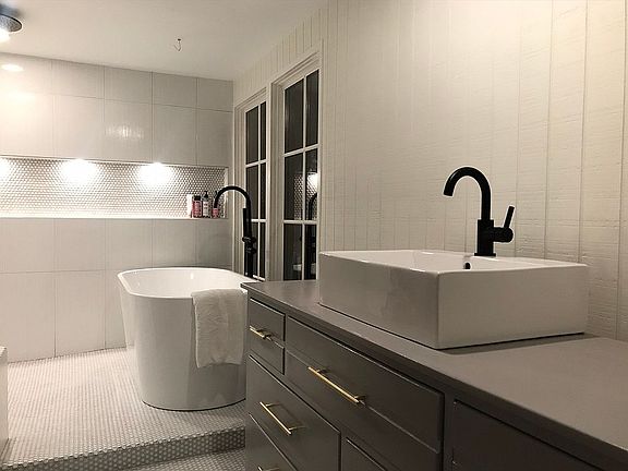 Master bathroom 