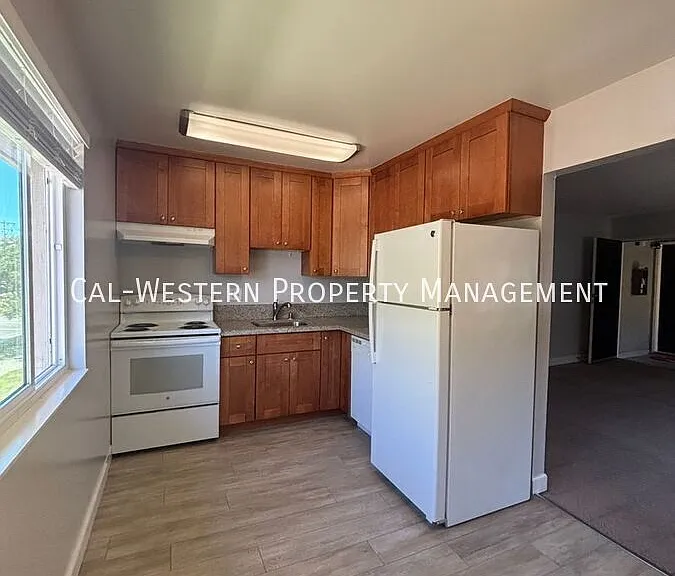 4230 Payne Ave — Photo 1