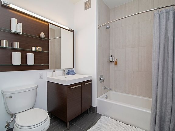 4th image of 4322 Queens St APT 322