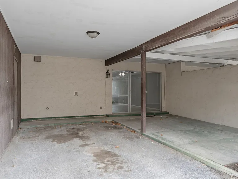 100 Royal Way Dr #17C — Photo 28