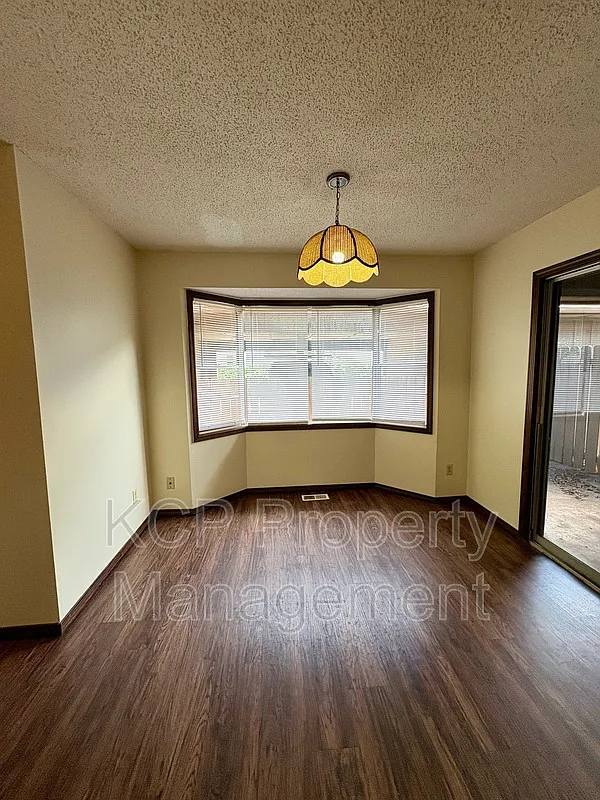 2 bed, 2.0 bath, 1526 sqft, $975 — Photo 4