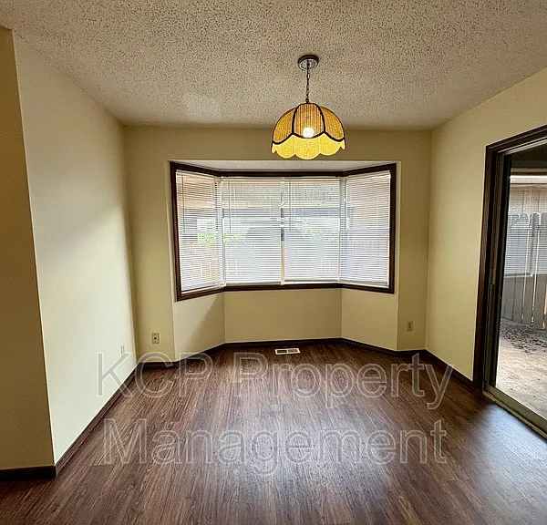 4802 S South Cir #U — Photo 4