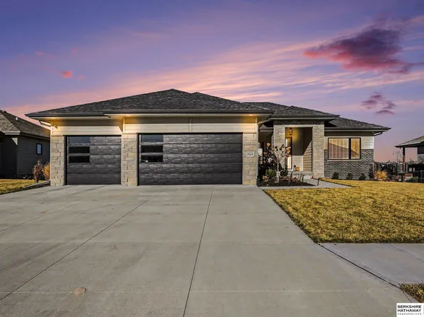 3924 S 207th St, Elkhorn, NE 68022