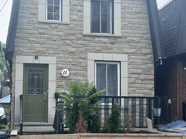 11 Humber Blvd #UPPER — Photo 1