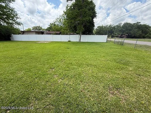 125 Clarence Dr — Photo 12